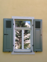 Gruenderzeitlicher Fensterladen.JPG